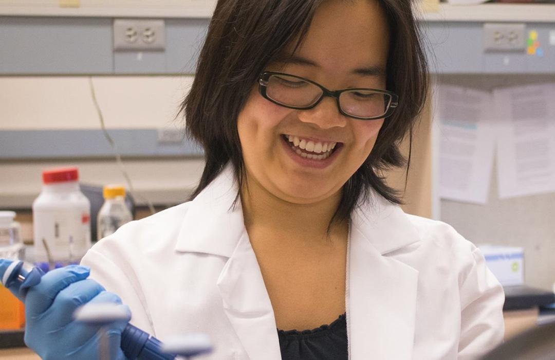 Trisha Chau working in Biochemistry lab