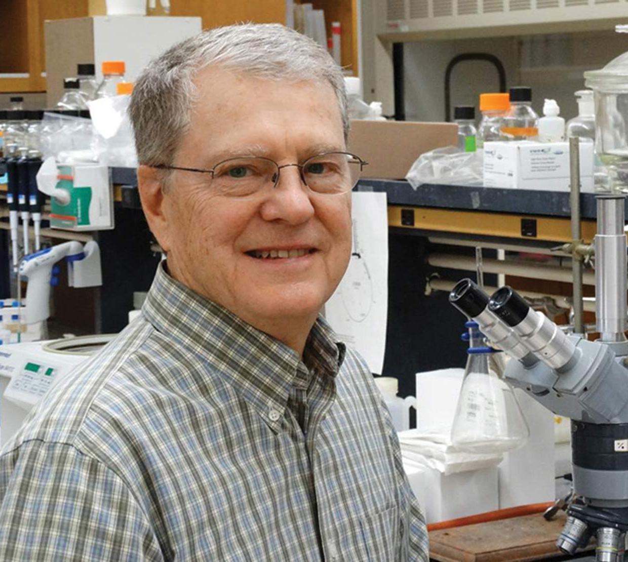 Bruce Geller in microbiology lab