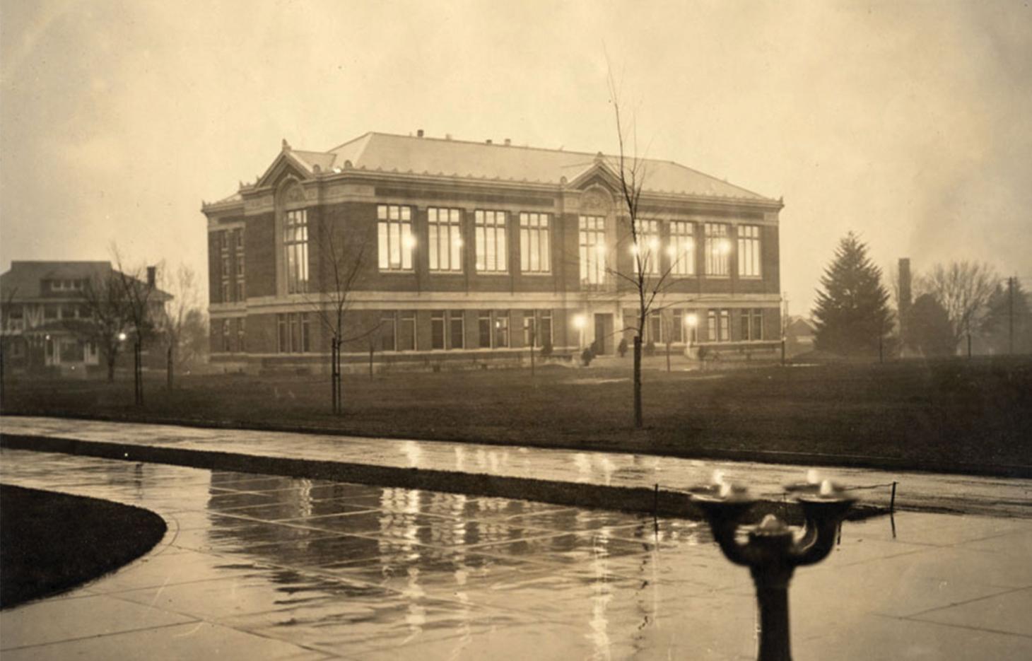 Old film photo of Kidder Hall in 1919