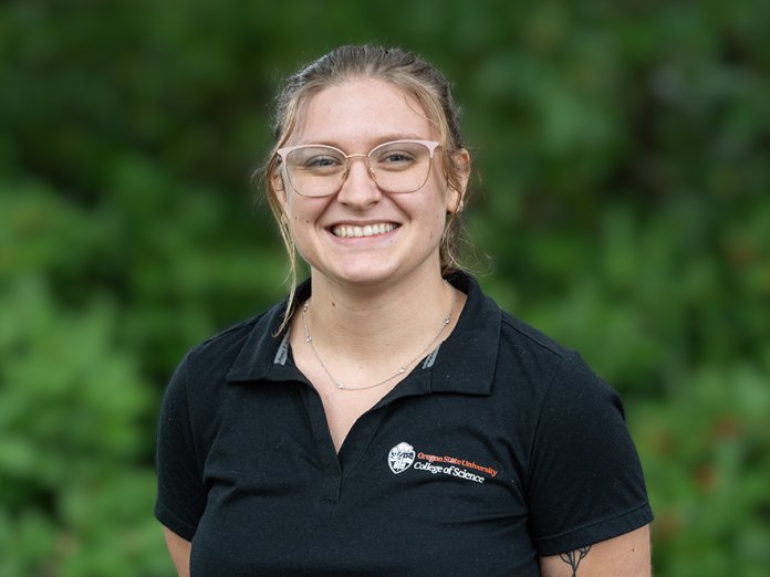 Smiling headshot of Zoe on campus